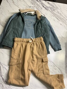 Carter's Green Puffer Vest with Blue Top & Tan Cargo Sweatpants Set 3T